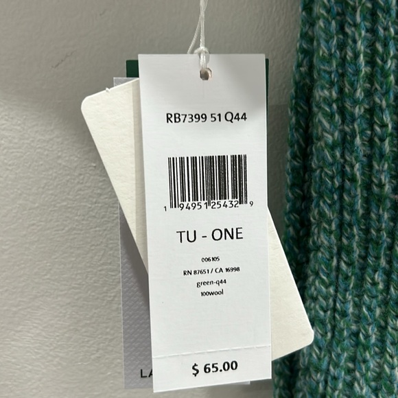 Lacoste Merino Extra Fine Made in France
Scarf and Beanie Hat - Picture 3 of 12